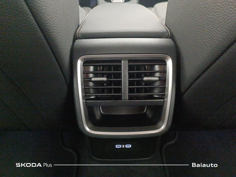 13 - Skoda Octavia wagon 2.0 tdi 150cv executive dsg