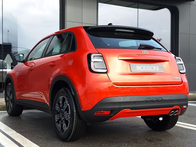 7 - Fiat 600 1.2 hybrid 145cv icon