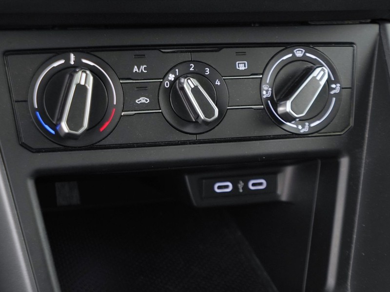 25 - Volkswagen Taigo 1.5 tsi 150cv r-line dsg