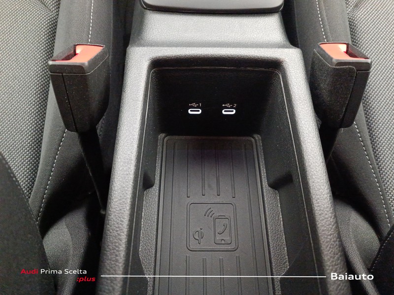 13 - Audi Q2 35 1.5 tfsi s line edition s tronic