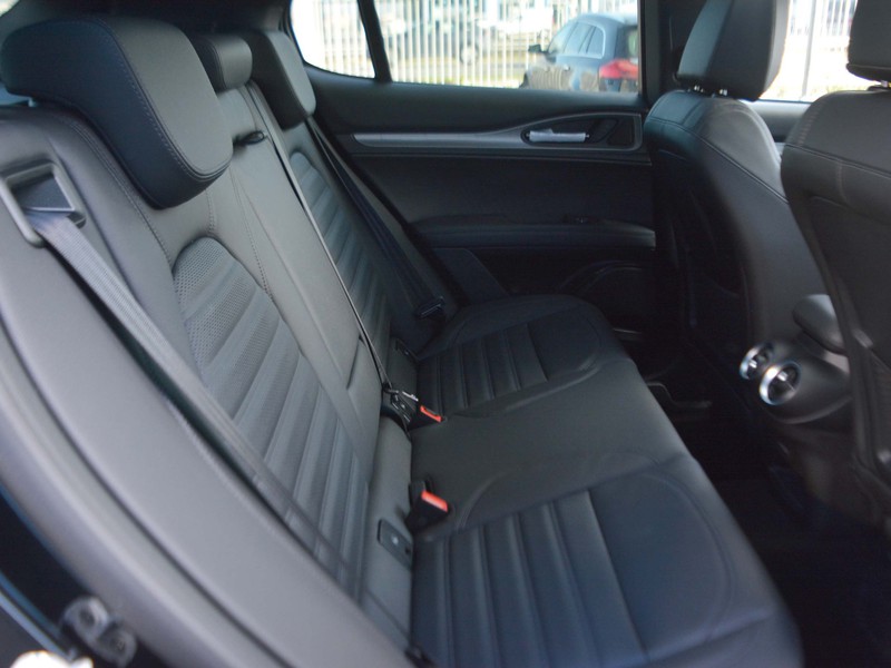 7 - Alfa Romeo Stelvio 2.2 turbo 210cv veloce q4 at8