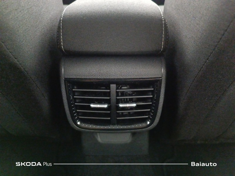 13 - Skoda Fabia 1.0 tsi 95cv young edition