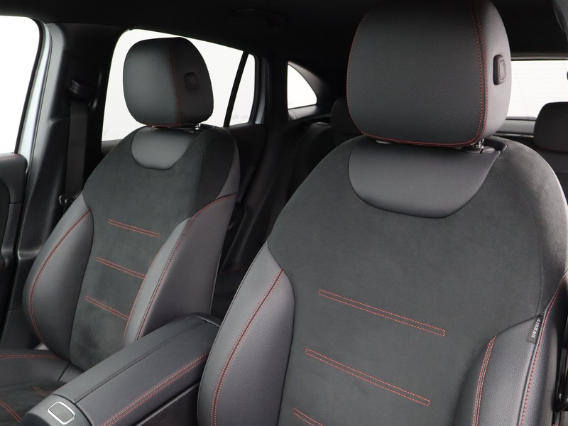 7 - Mercedes EQA 250+ amg line premium