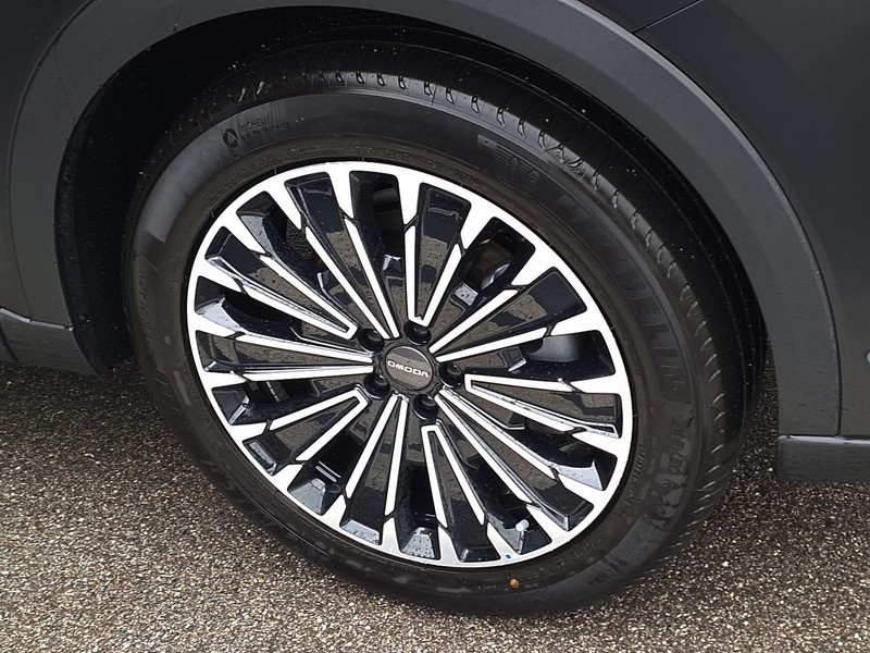 13 - Omoda 9 OMODA SHS-P PHEV 1.5TGDI - Trazione AWD DHT3 Premium (AWD) - Interni Nero