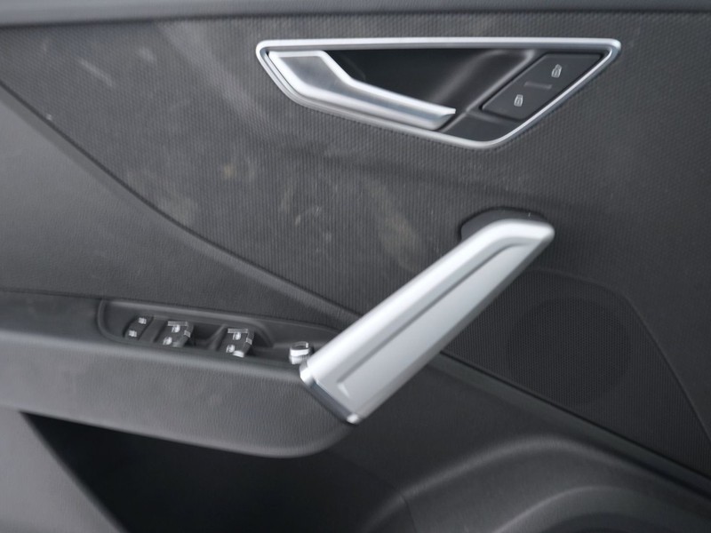 13 - Audi Q2 35 1.5 tfsi s line edition s tronic