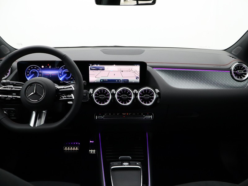 13 - Mercedes EQA 300 amg line advanced 4matic