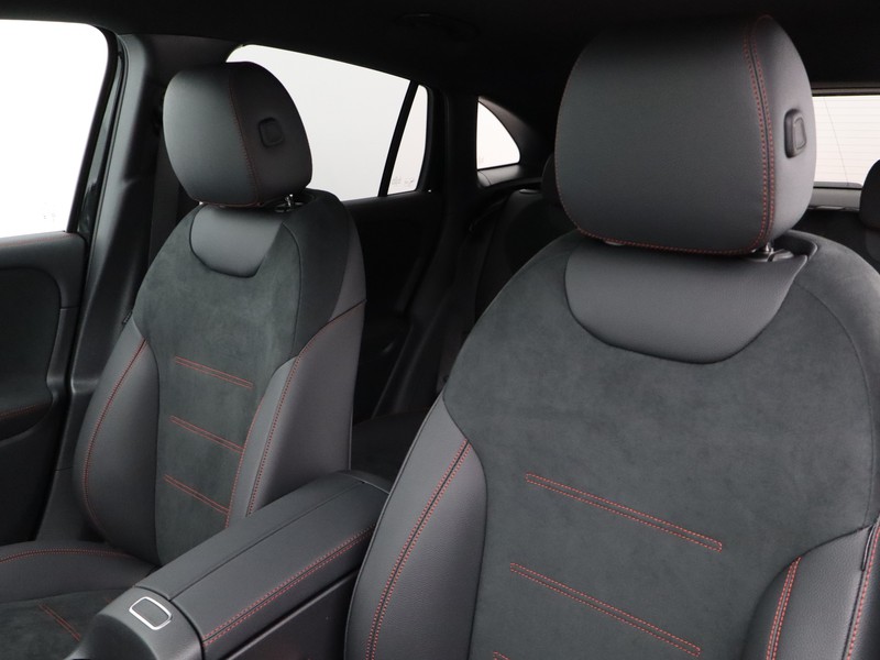 7 - Mercedes EQA 300 amg line advanced 4matic