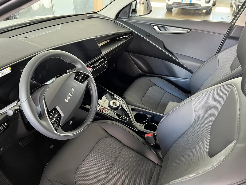 7 - Kia Niro 1.6 gdi hev tri-fuel 126cv style dct6