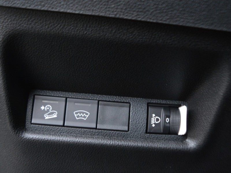 19 - Jeep Avenger 1.2 turbo e-hybrid mhev 110cv summit fwd edct6