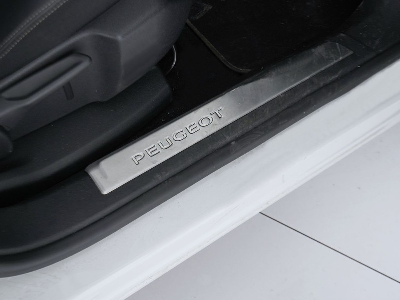 19 - Peugeot 3008 1.6 hybrid4 phev 300cv gt 4x4 e-eat8