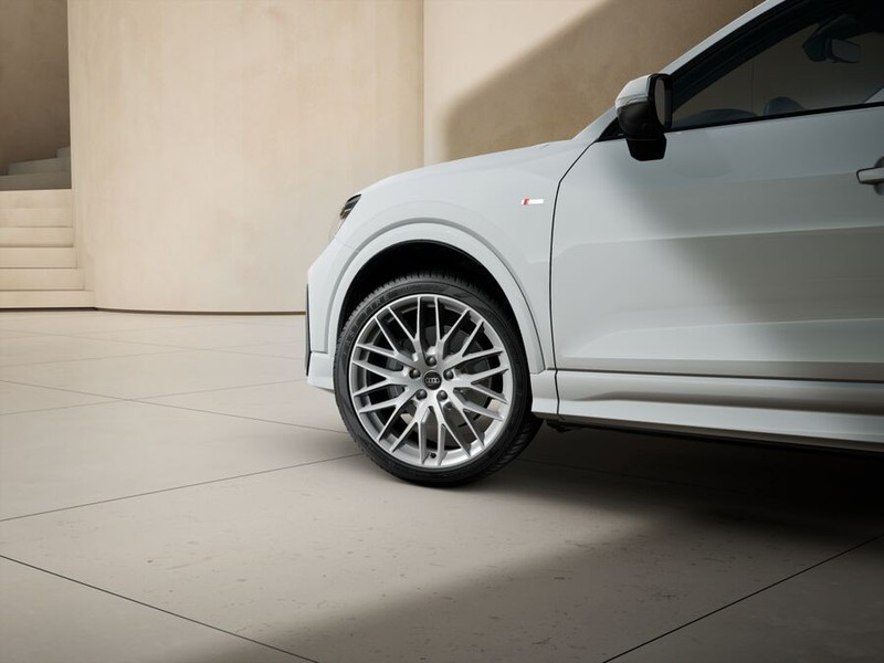 7 - Audi Q2 35 1.5 tfsi s line edition