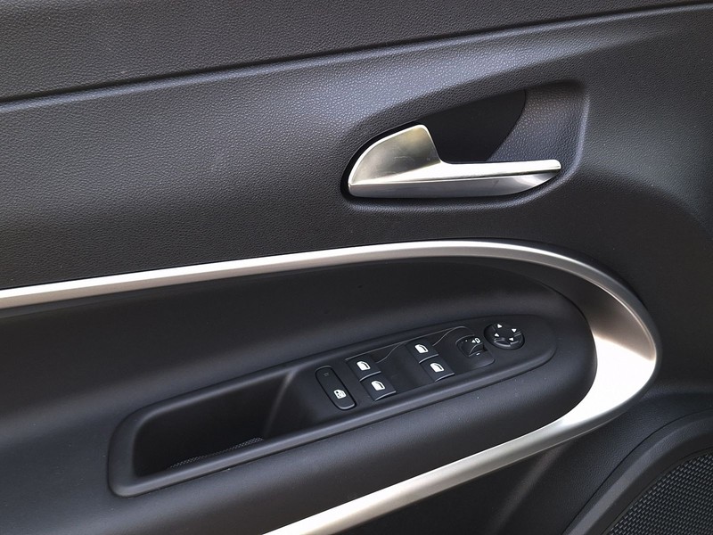 19 - Jeep Avenger 1.2 turbo e-hybrid mhev 110cv summit fwd edct6