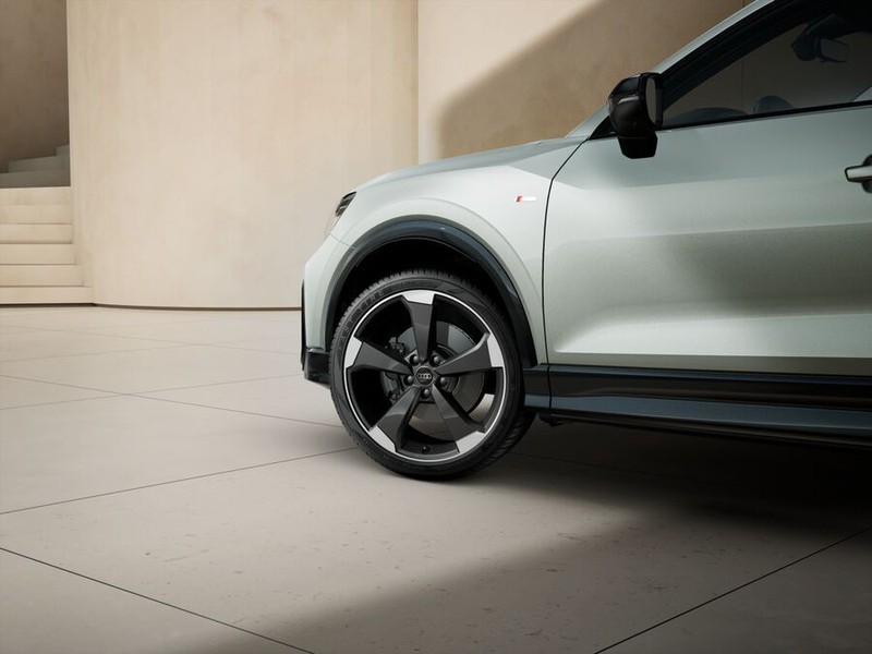 7 - Audi Q2 35 1.5 tfsi identity black s tronic