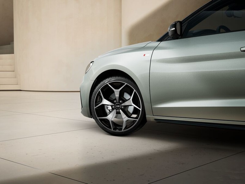 7 - Audi A1 sportback 30 1.0 tfsi 116cv identity black s tronic