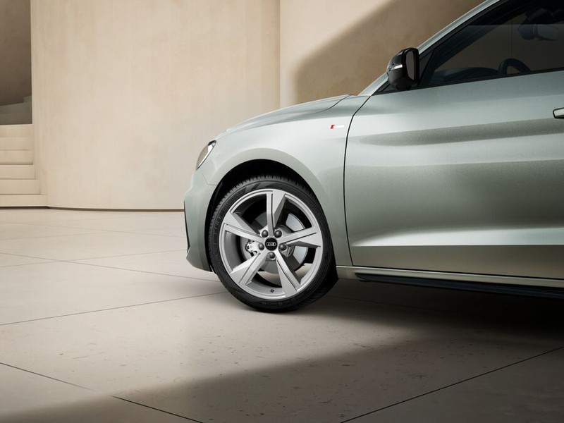 7 - Audi A1 sportback 30 1.0 tfsi 116cv s line edition s tronic