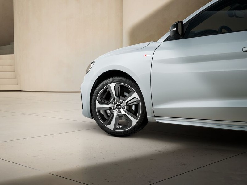 7 - Audi A1 sportback 30 1.0 tfsi 116cv s line edition s tronic