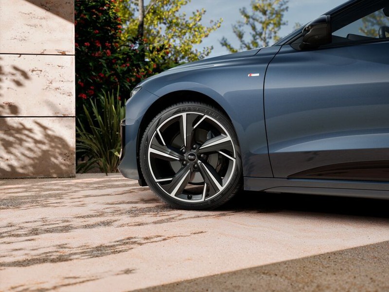 7 - Audi A6 e-tron avant performance s line edition 367cv