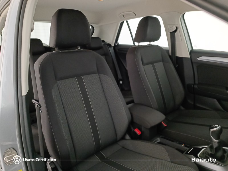 19 - Volkswagen T-Roc 1.0 tsi 110cv life