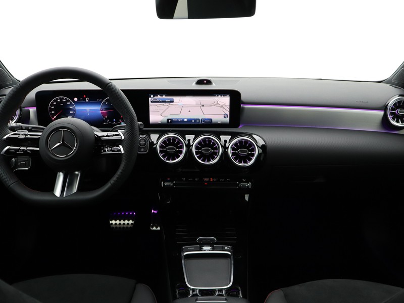 13 - Mercedes Classe A 180 d amg line extra speedshift dct amg 8g