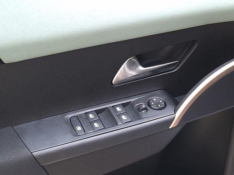 19 - Lancia Ypsilon 1.2 mhev 110cv e-dct