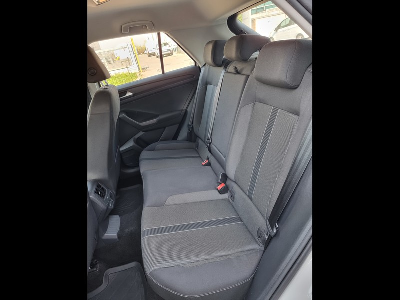 7 - Volkswagen T-Roc 1.0 tsi 110cv life