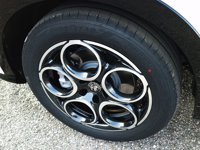 13 - Alfa Romeo Tonale 1.5 hybrid 175cv sprint tct7