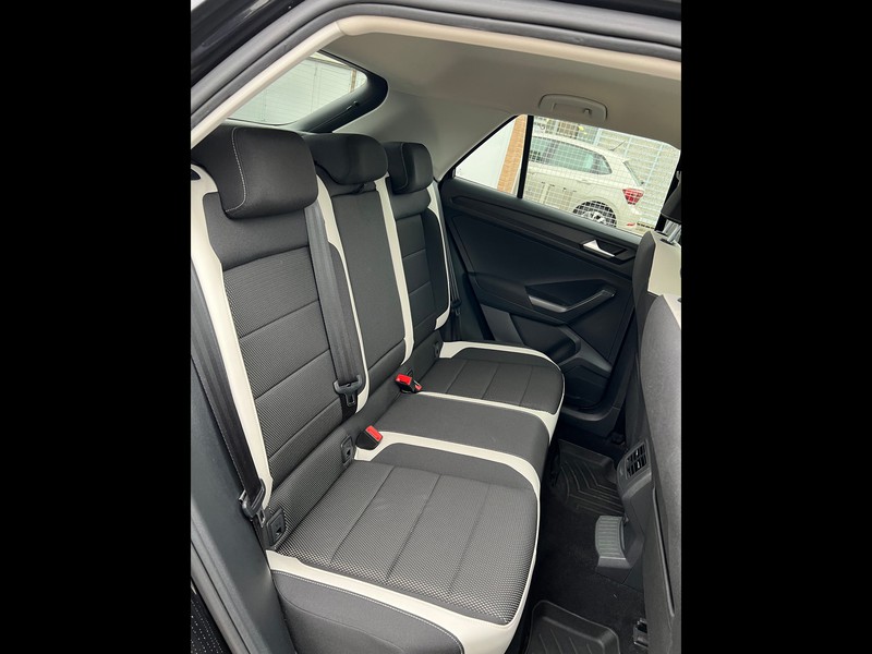 13 - Volkswagen T-Roc 1.5 tsi act advanced
