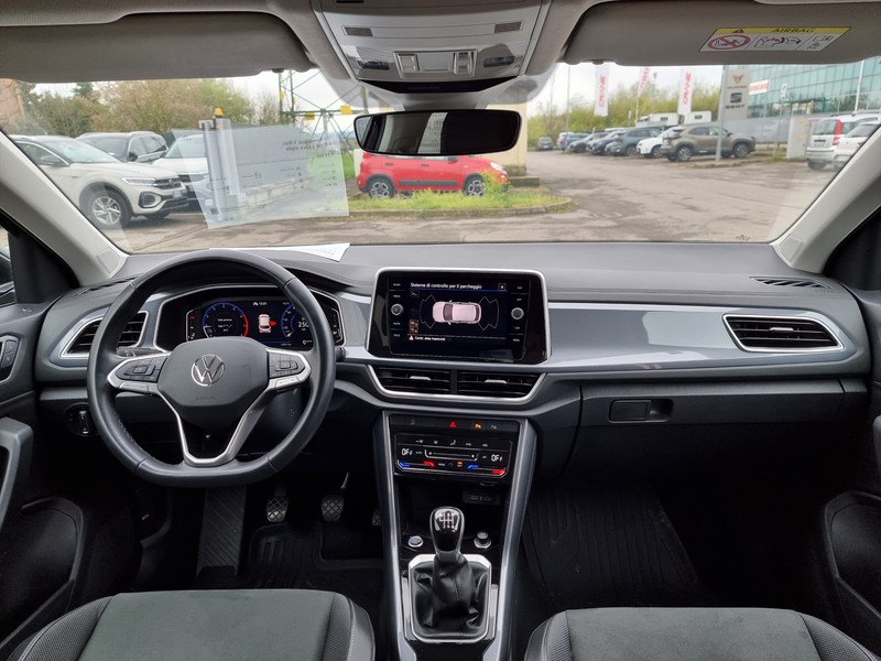 13 - Volkswagen T-Roc 1.0 tsi 110cv style