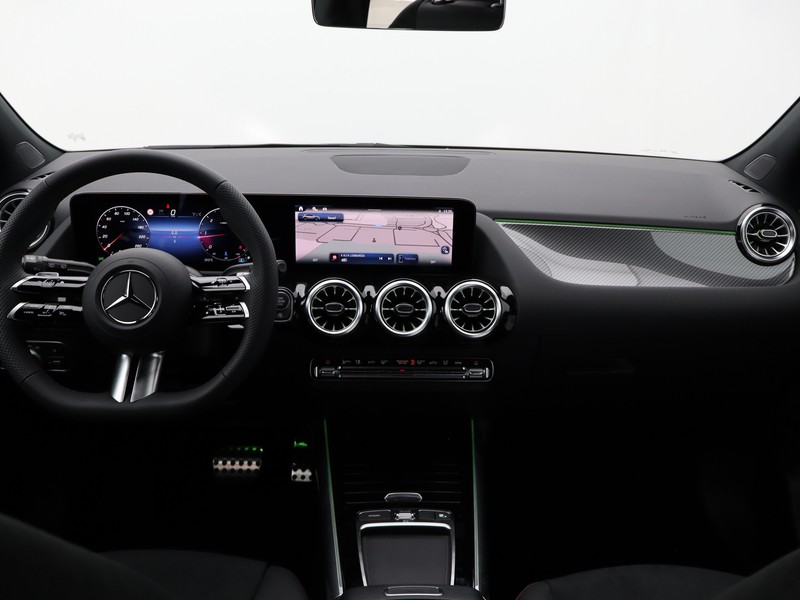 13 - Mercedes GLA 200 d amg line premium 4matic 8g-dct