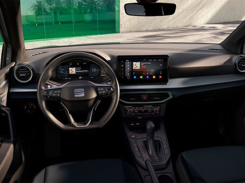 7 - Seat Arona 1.0 ecotsi 95cv black edition