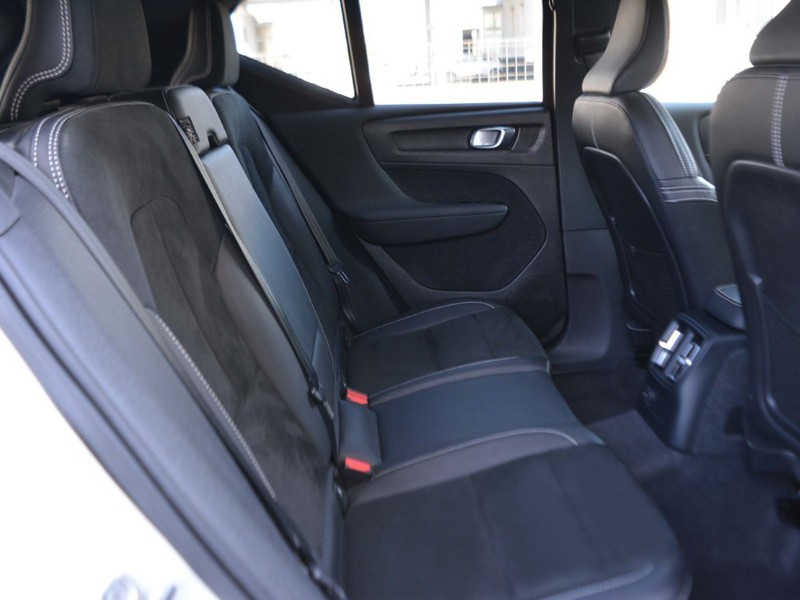 7 - Volvo XC40 1.5 t4 recharge plug-in-hybrid r-design geartronic my21