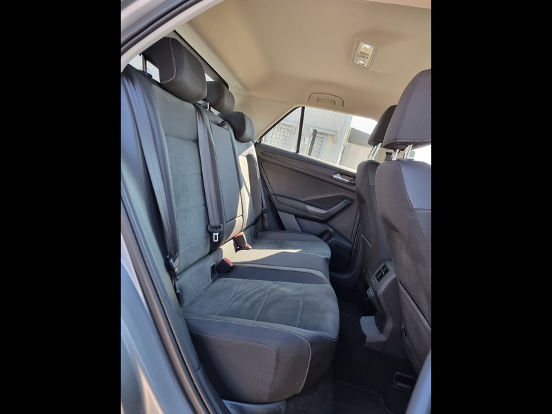 13 - Volkswagen T-Roc 1.0 tsi 115cv style
