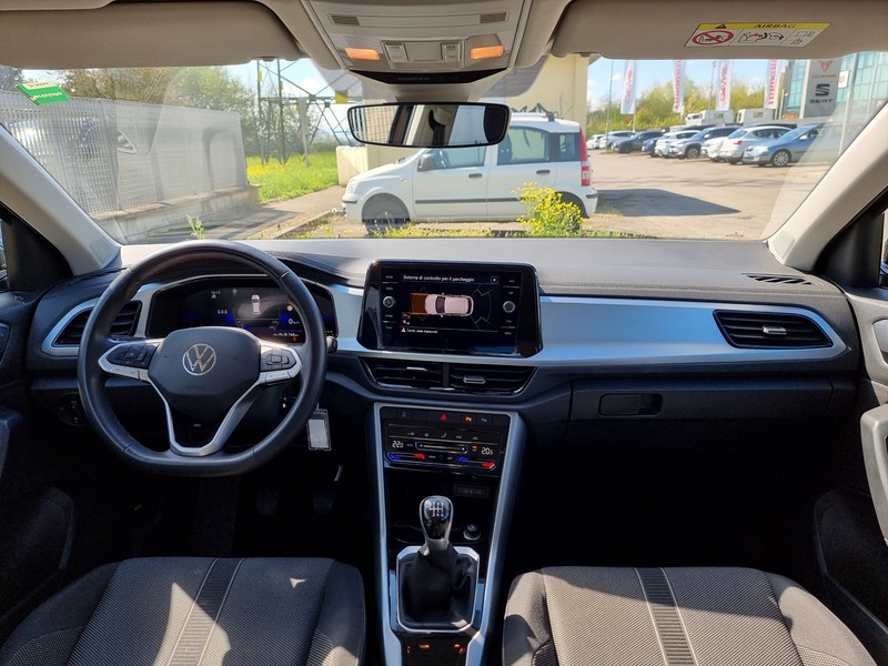 13 - Volkswagen T-Roc 2.0 tdi scr 115cv life