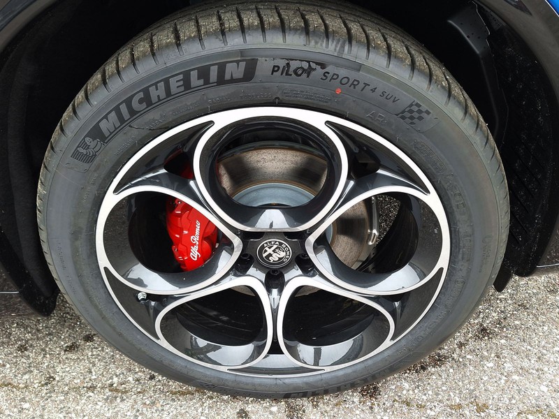 13 - Alfa Romeo Stelvio 2.2 turbo 210cv veloce q4 at8