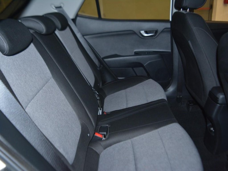 7 - Kia Stonic 1.2 mpi 79cv style