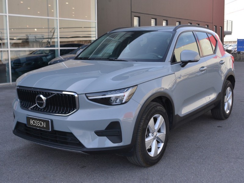 1 - Volvo XC40 2.0 b3 essential automatico