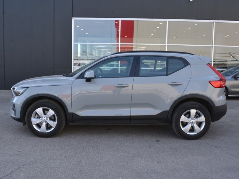 25 - Volvo XC40 2.0 b3 essential automatico