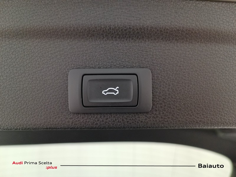 37 - Audi Q3 sportback 35 2.0 tdi s line edition s tronic