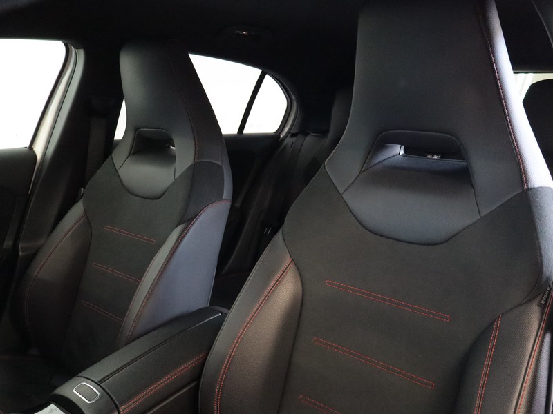 7 - Mercedes Classe A 180 premium 7g-dct