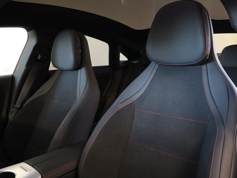 7 - Mercedes CLA 200 premium 4matic auto