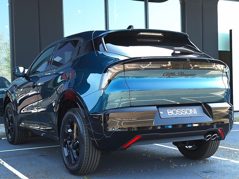 7 - Alfa Romeo Junior 1.2 hybrid 145cv ibrida edct6