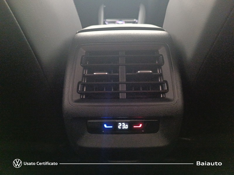13 - Volkswagen Tiguan 2.0 tdi scr 150cv r-line dsg