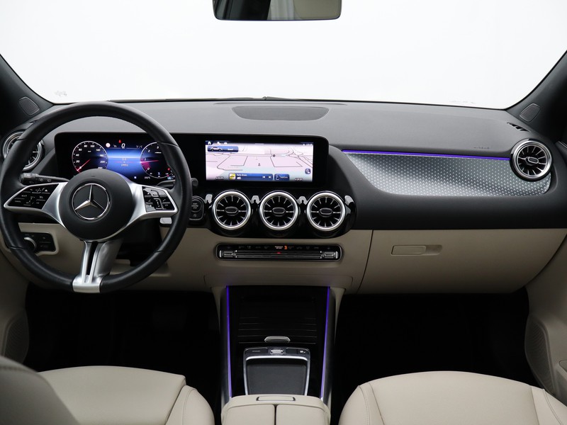 13 - Mercedes GLA 180 d progressive advanced plus 8g-dct