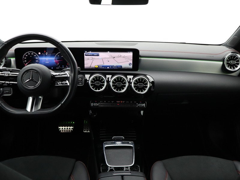 13 - Mercedes CLA shooting brake 200 d amg line premium 8g-dct