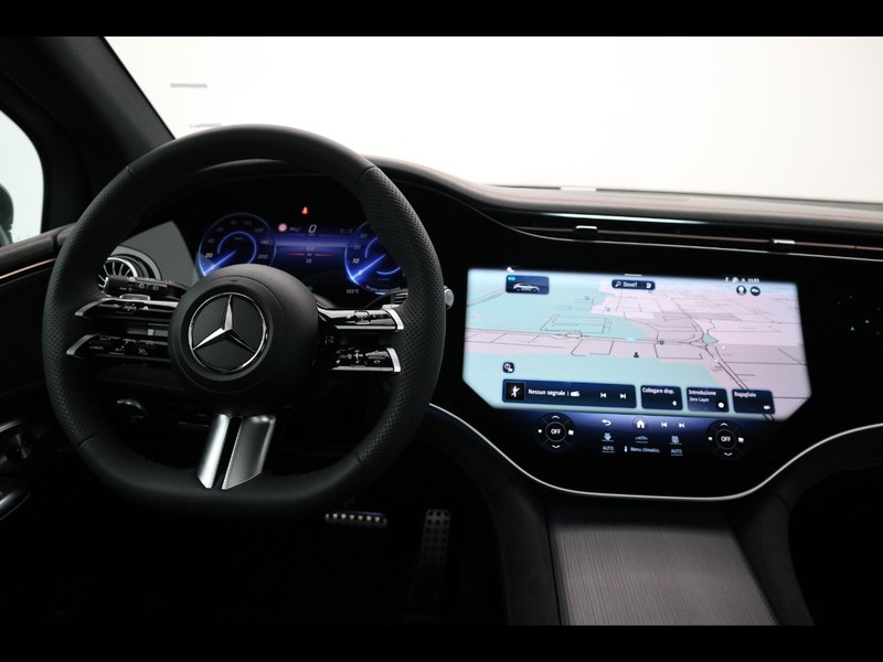13 - Mercedes EQE suv 350 amg line premium plus 4matic