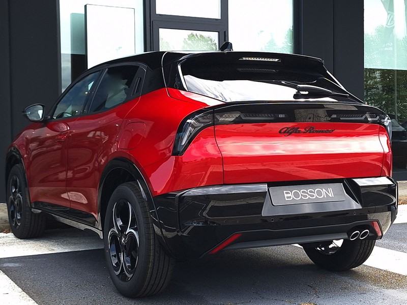 7 - Alfa Romeo Junior 1.2 hybrid 145cv ibrida ti edct6