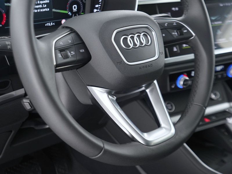 25 - Audi Q3 sportback 35 1.5 tfsi evo2 s line edition s tronic