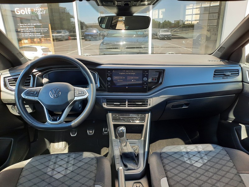 7 - Volkswagen Taigo 1.0 tsi 115cv r-line