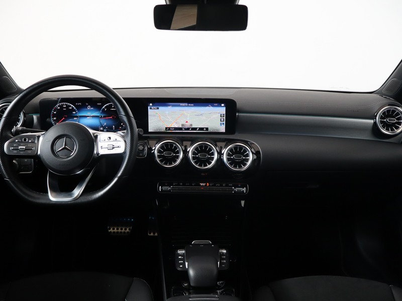 13 - Mercedes CLA coupe 200 d night edition 4matic 8g-dct