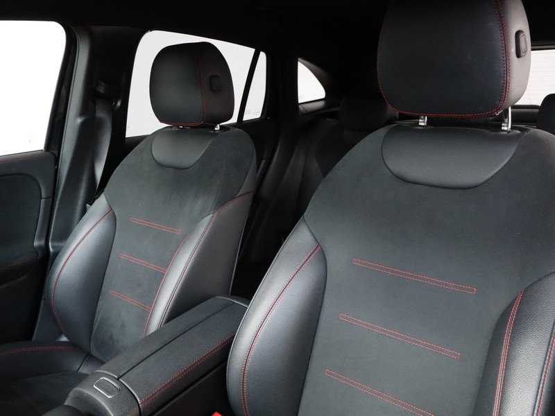 7 - Mercedes GLA 180 d premium 8g-dct